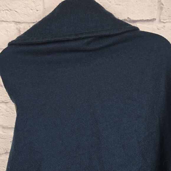 Brooks Brothers Women's Navy Blue Winter Cape Poncho Wrap Fringe Scarf Shawl OS - Picture 8 of 10
